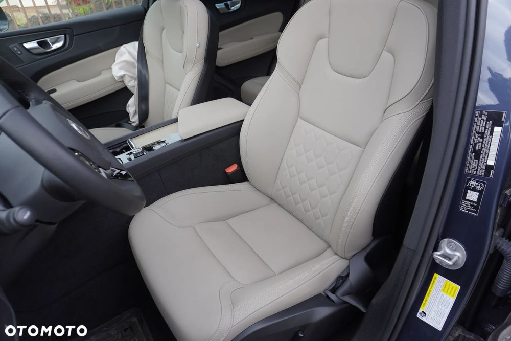 Volvo XC 60 B5 B AWD Plus Dark - 24