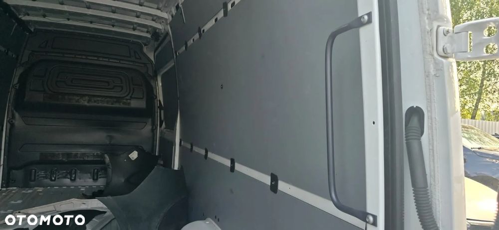 Mercedes-Benz Sprinter - 8