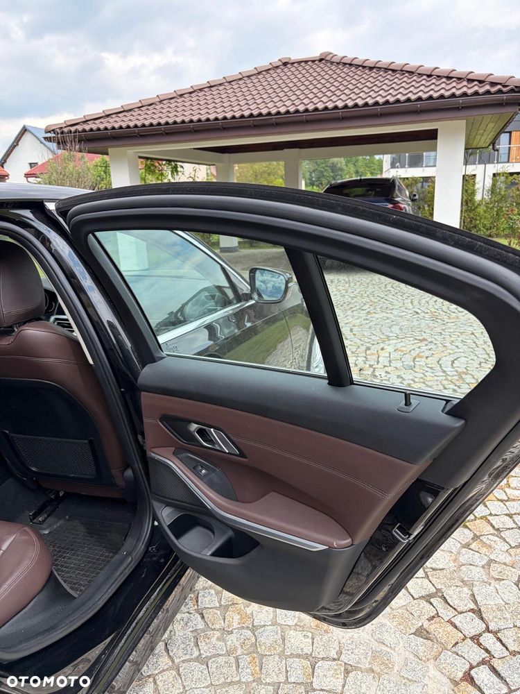 BMW Seria 3 318d - 15