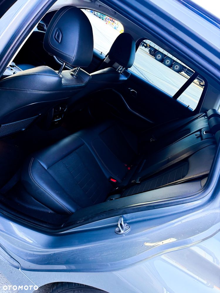 BMW Seria 3 320d - 33