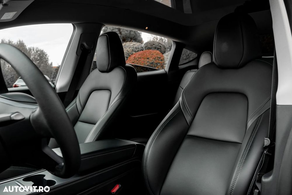 Tesla Model Y Performance Dual Motor AWD - 22