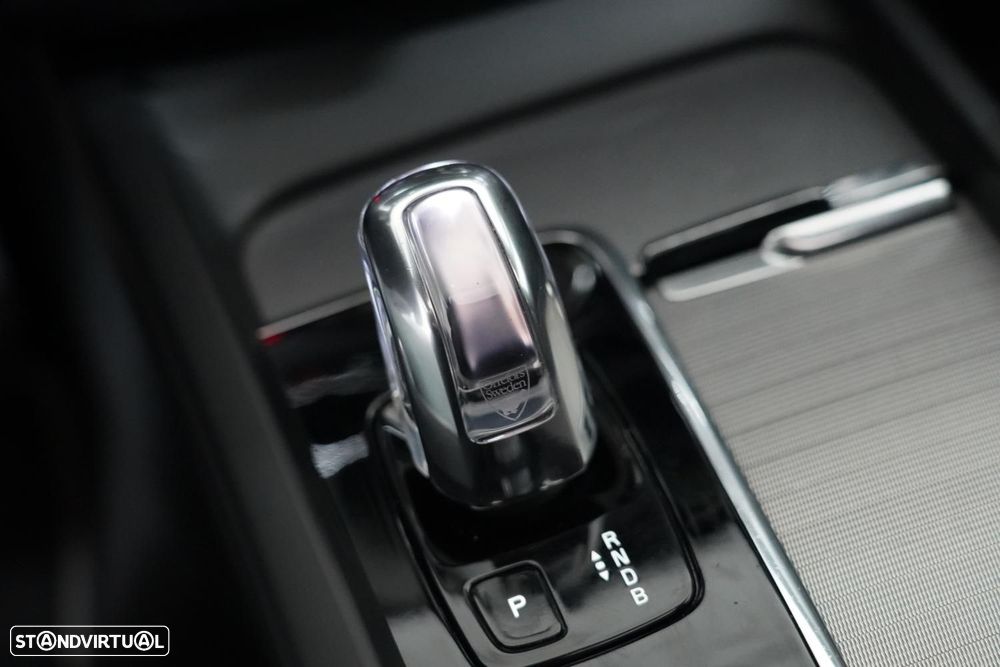 Volvo XC 60 2.0 T8 PHEV R-Design AWD - 16