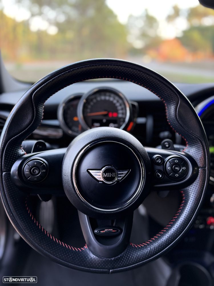 MINI 5 Portas Cooper SD Auto Desportiva - 30