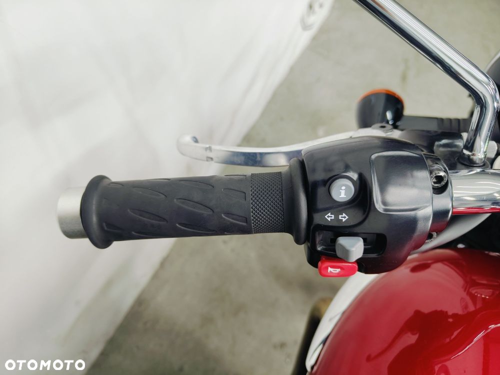 Triumph Bonneville - 14