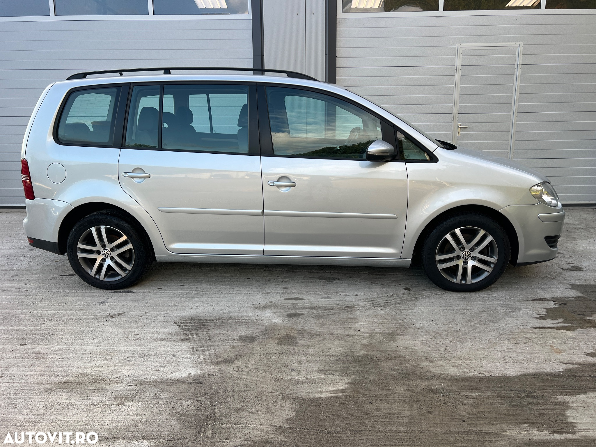 Volkswagen Touran 1.9 TDI Conceptline - 3