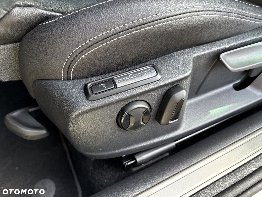 Volkswagen Passat - 12