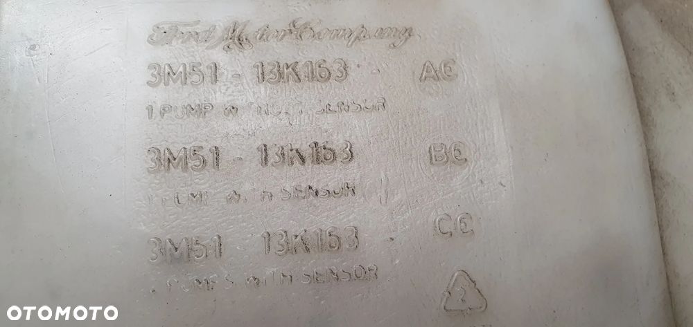 Zbiorniczek płynu spryskiwaczy pompka Ford Kuga MK1 3M51-13K163-AC - 7