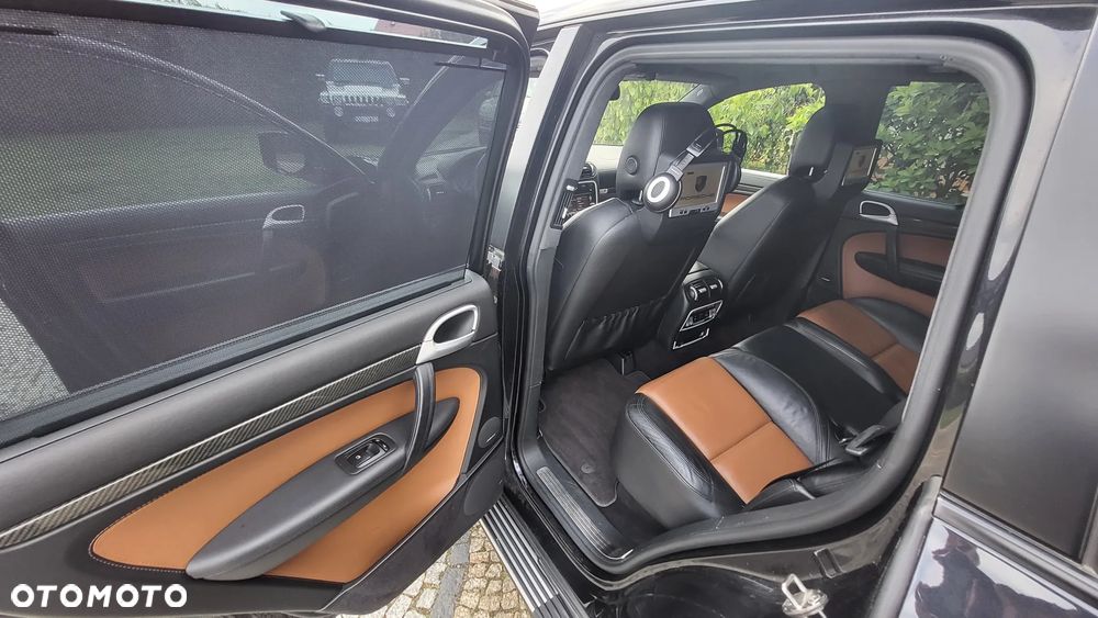 Porsche Cayenne Turbo S - 24