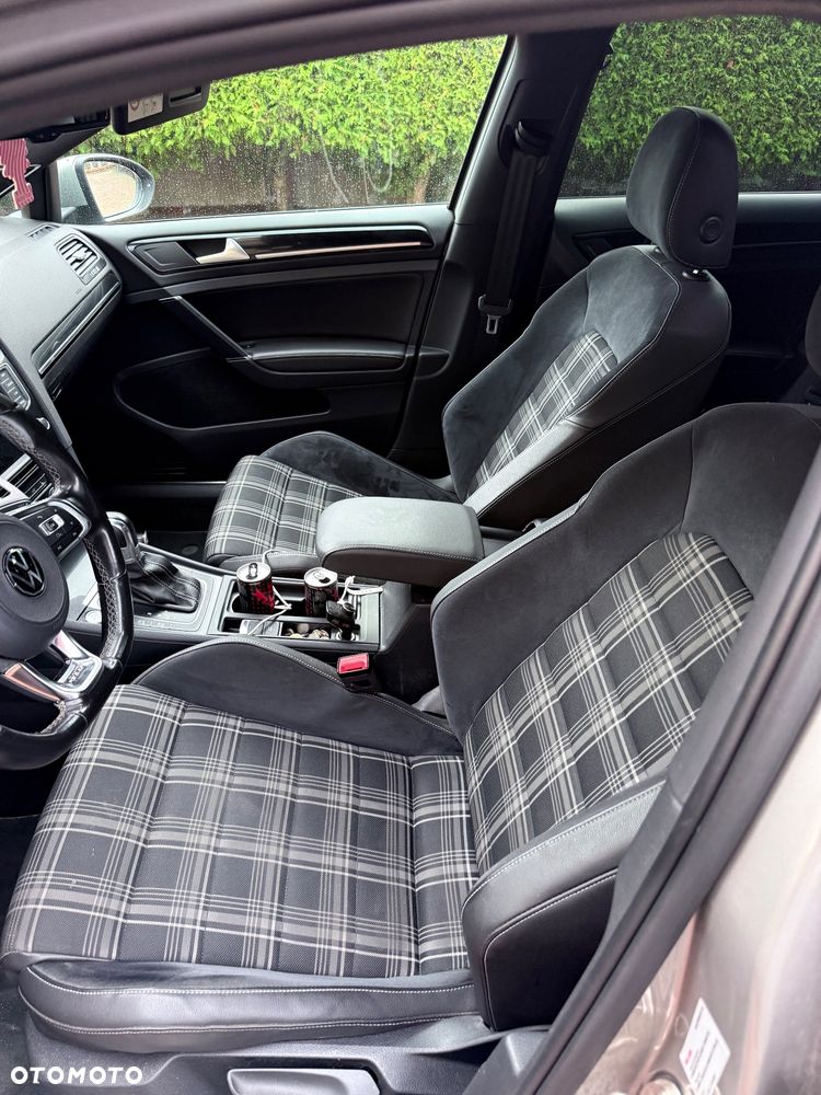 Volkswagen Golf - 11
