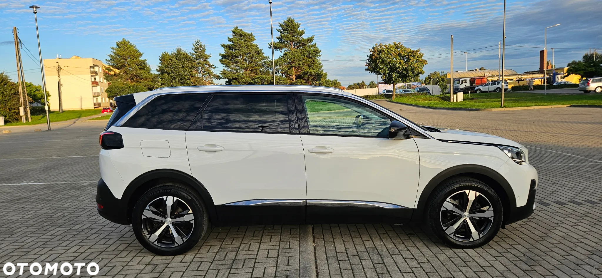 Peugeot 5008 1.5 BlueHDI Allure S&S EAT8 - 19