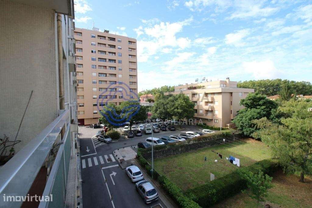 T4 R. Raúl Caldevilla, a 200m da Estação de Metro Combatentes e a 5min - Grande imagem: 3/42