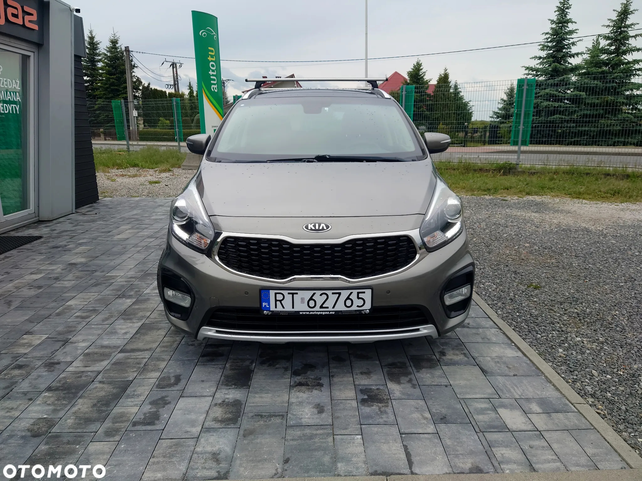 Kia Carens 1.7 CRDi M 7os - 9