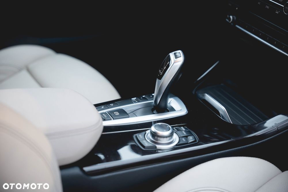 BMW X3 xDrive28i xLine - 39