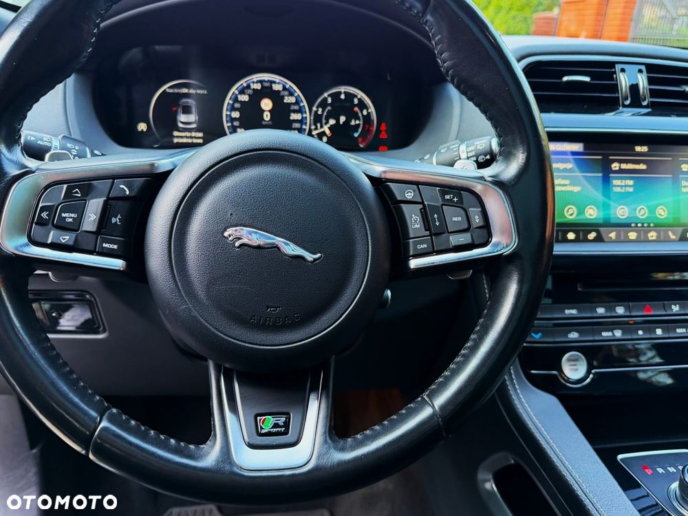 Jaguar F-Pace 2.0 i4P AWD R-Sport - 38