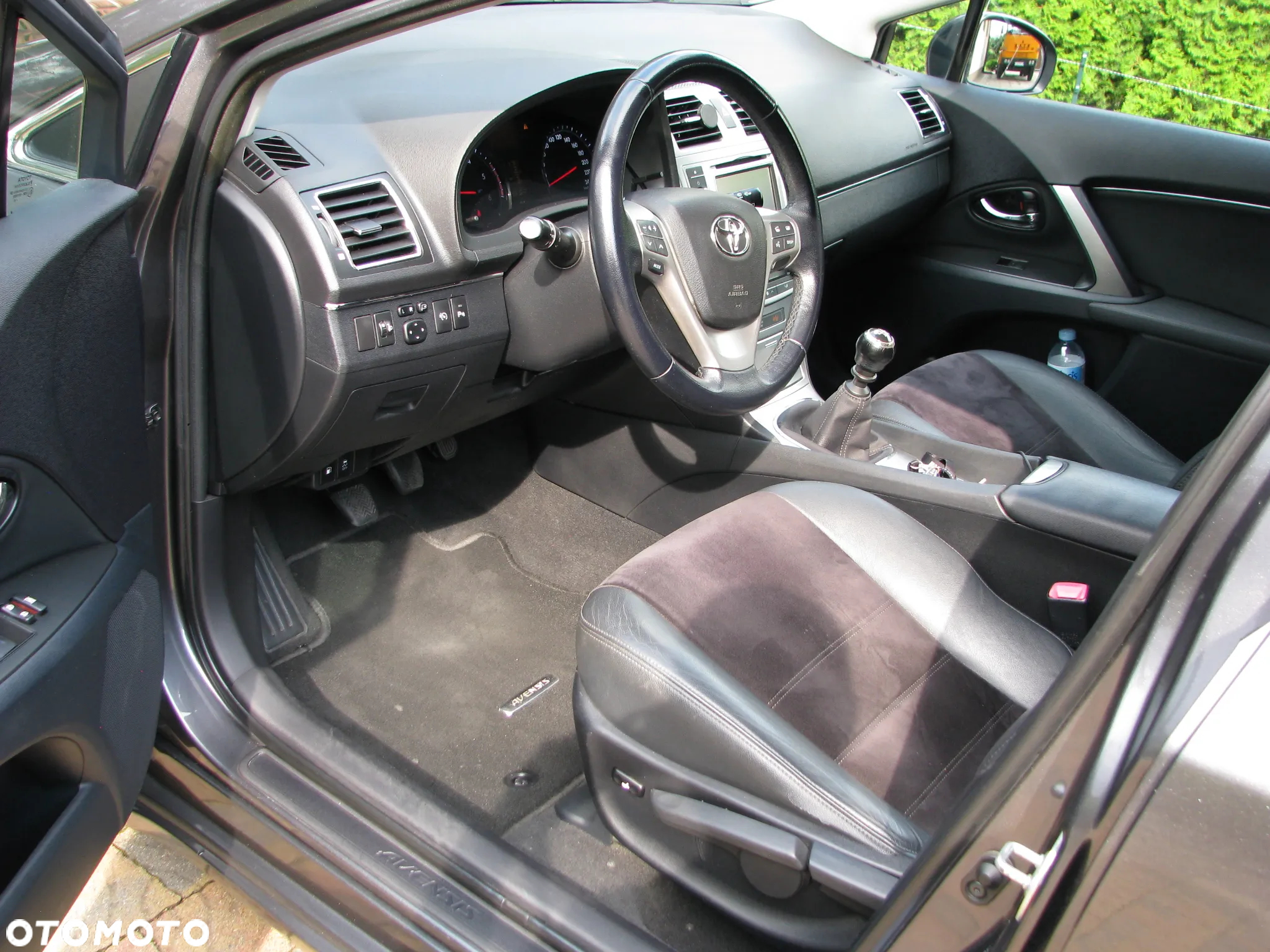 Toyota Avensis Combi 2.0 D-4D Executive - 17