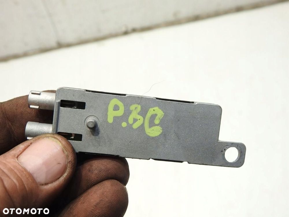 WZMACNIACZ ANTENY VW PASSAT B6 LIFT 3C9035552D - 2