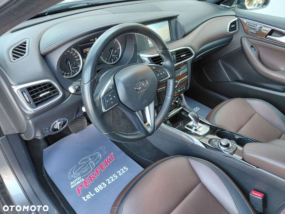 Infiniti Q30 - 11