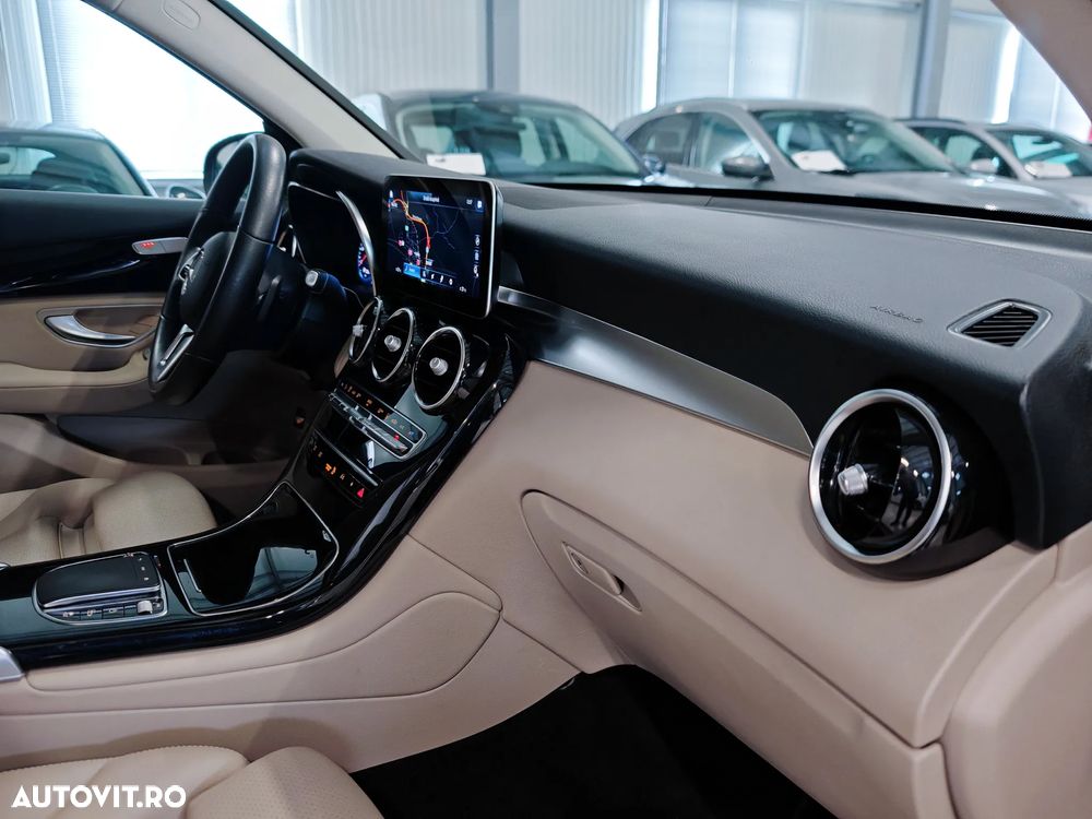Mercedes-Benz GLC 300 de 4MATIC - 11