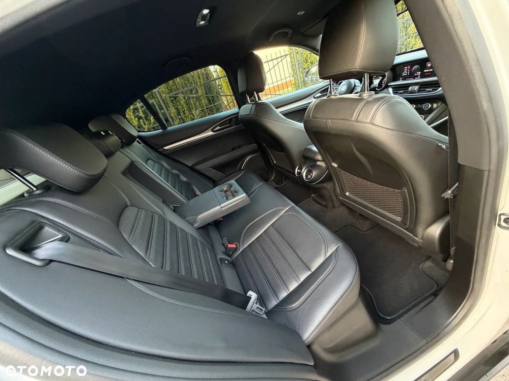 Alfa Romeo Stelvio 2.0 Turbo B-Tech Edition Q4 - 35