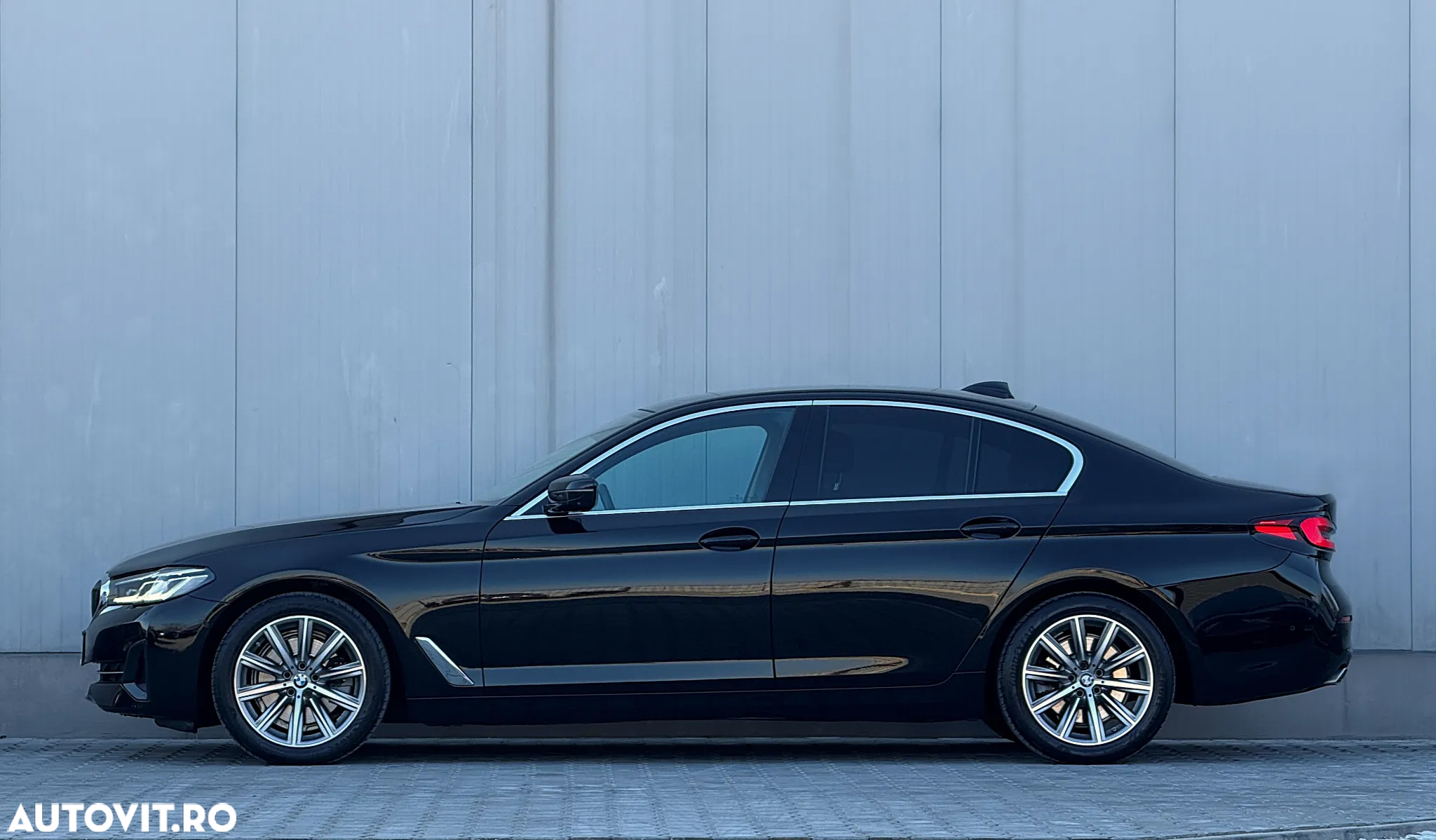BMW Seria 5 520d Aut. Luxury Line - 9