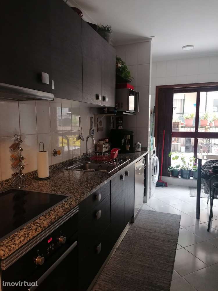 T1 com terraço em zona central de Oliveira do Douro - Grande imagem: 2/5