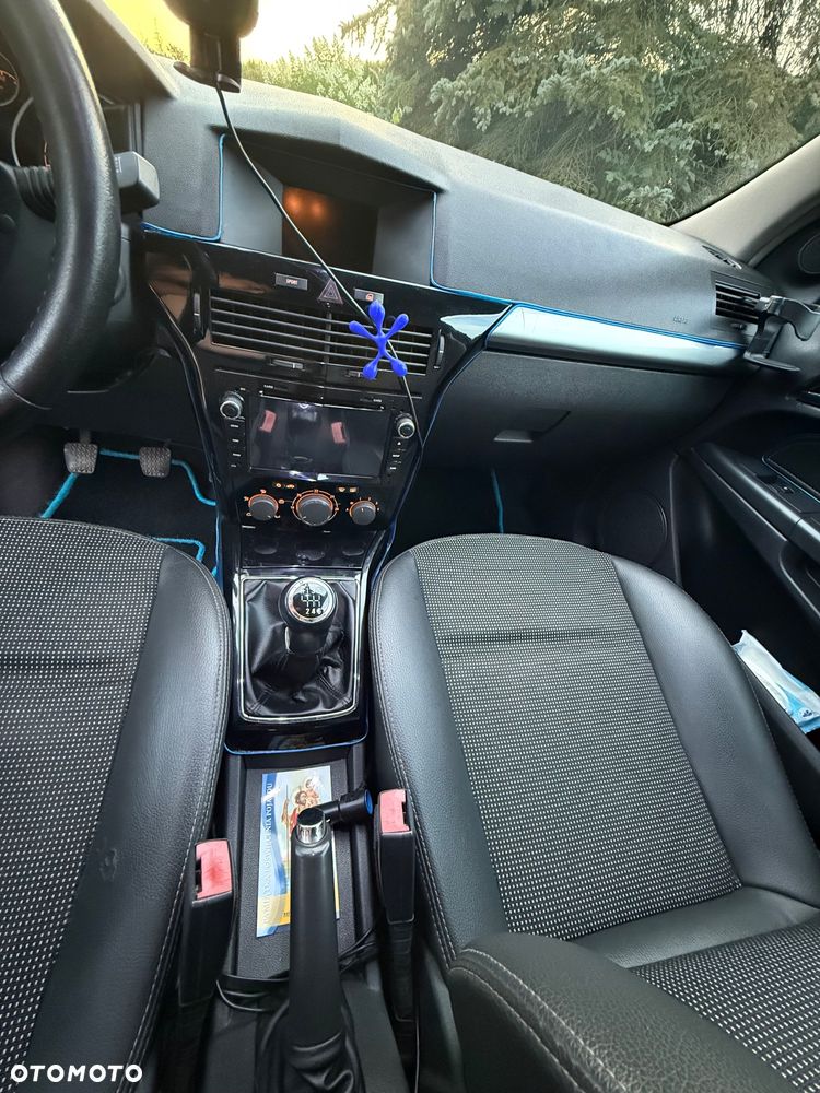 Opel Astra 1.6 T Sport - 26
