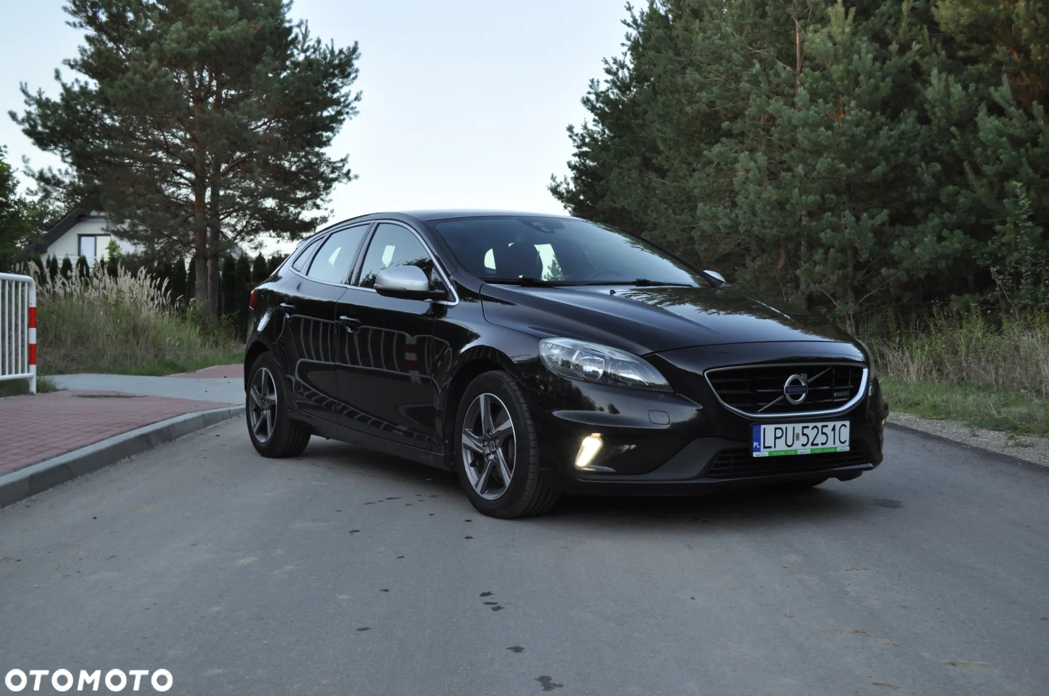Volvo V40 D4 Drive-E R-Design Summum - 2