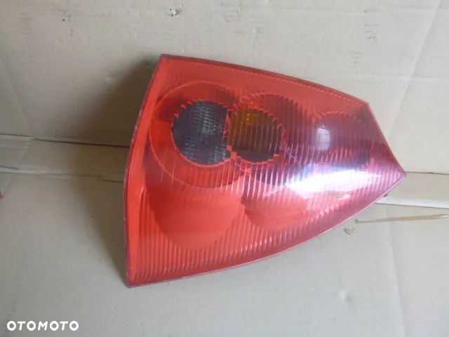 LAMPA PRAWY TYŁ PRAWA TYLNA PEUGEOT 307 KOMBI 01-05 - 2