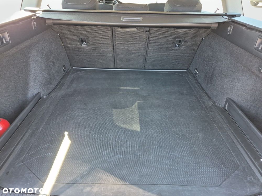 Volkswagen Passat Variant 2.0 TDI SCR Business Plus DSG - 27