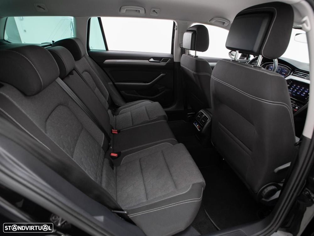 VW Passat Variant 2.0 TDI Business DSG - 11