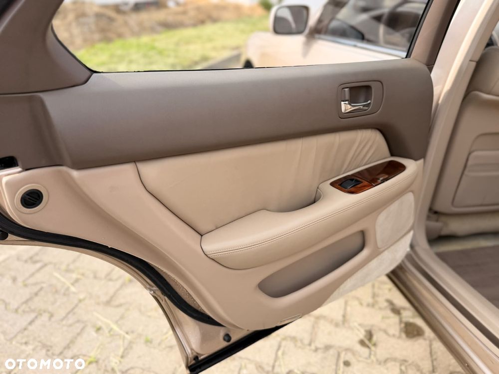 Lexus LS - 15
