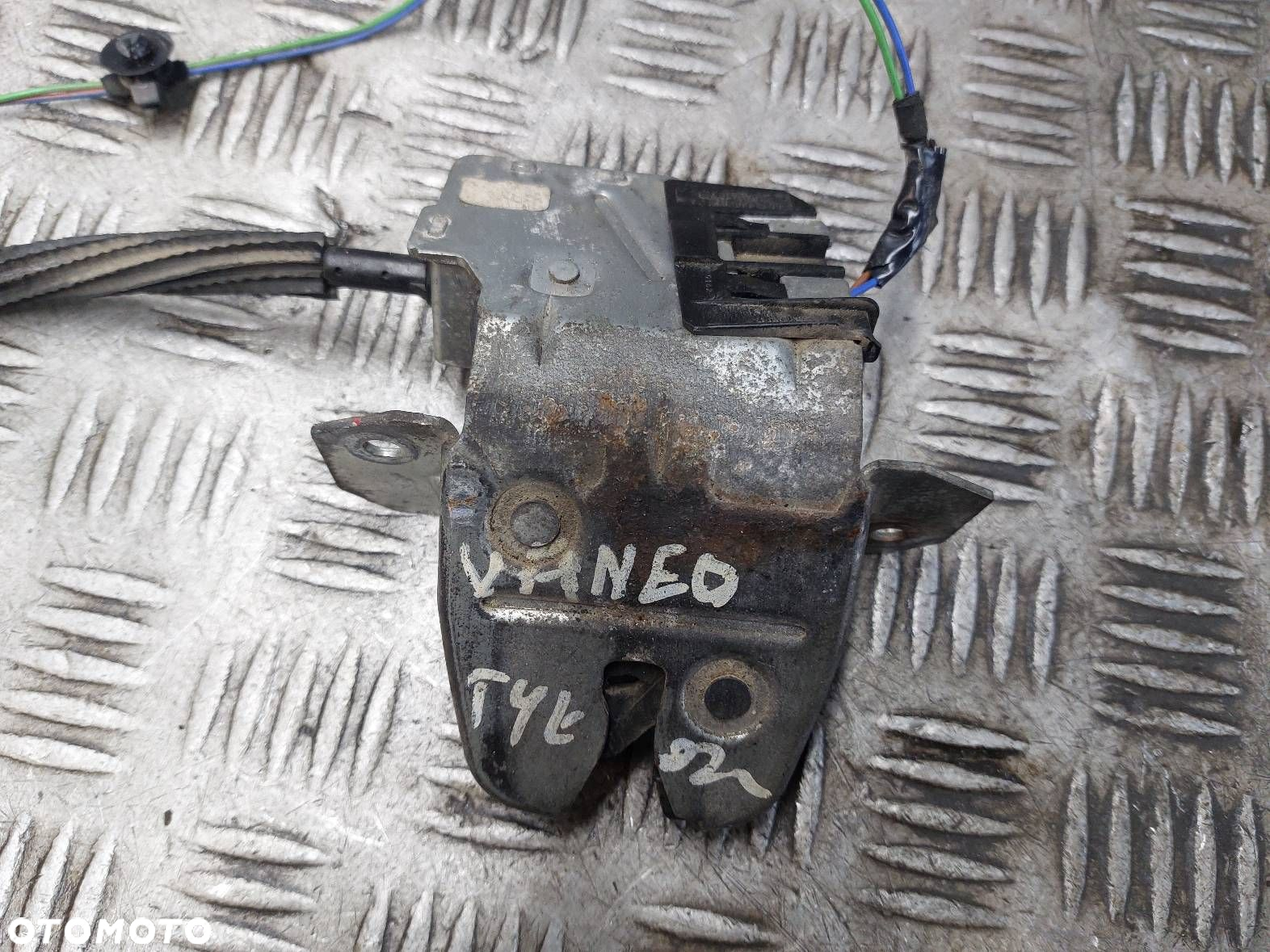 ZAMEK KLAPY BAGAŻNIKA MERCEDES VANEO W414 A4147400035 - 2