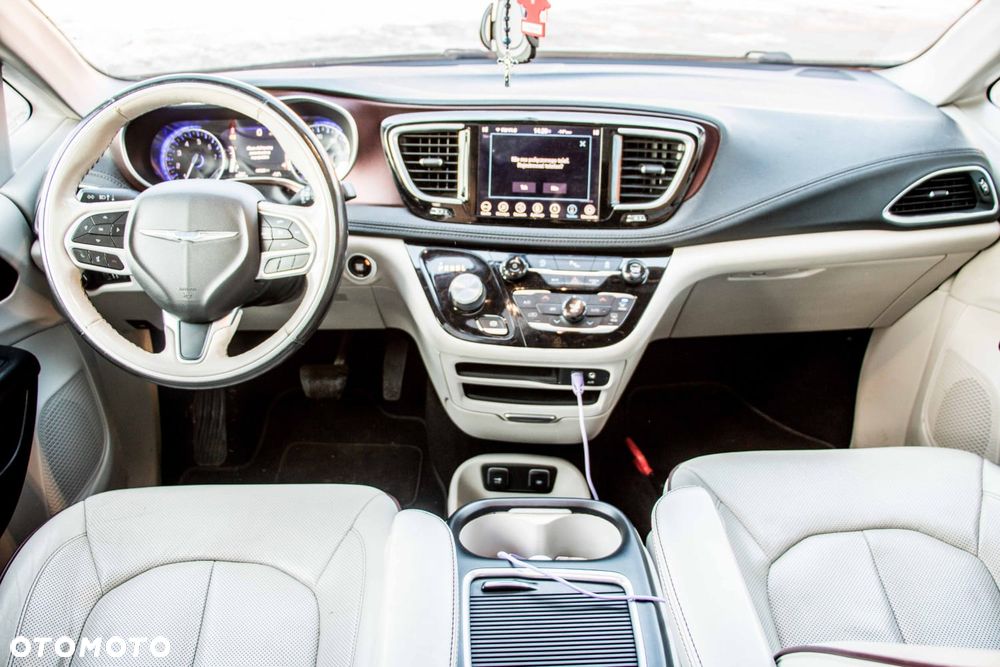 Chrysler Pacifica - 13