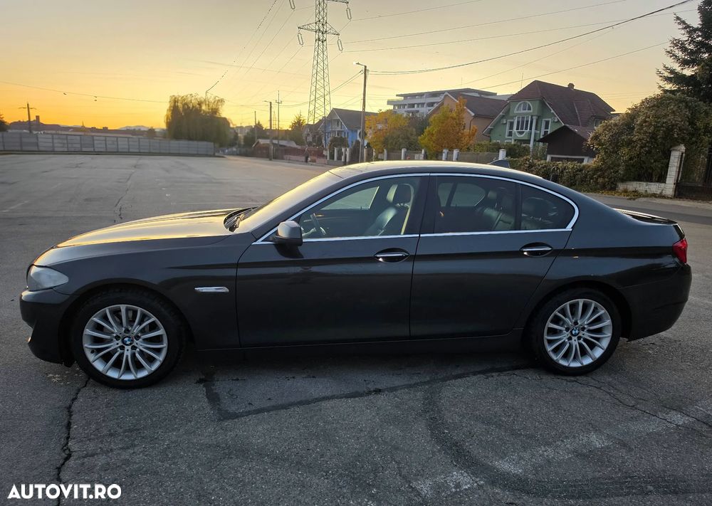 BMW Seria 5 525d xDrive - 2