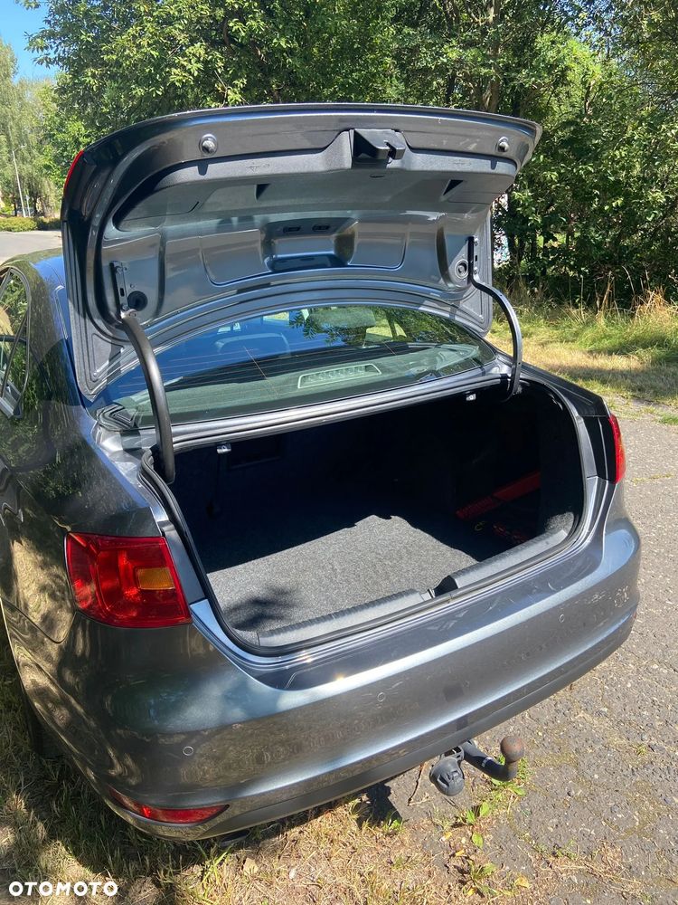Volkswagen Jetta - 16