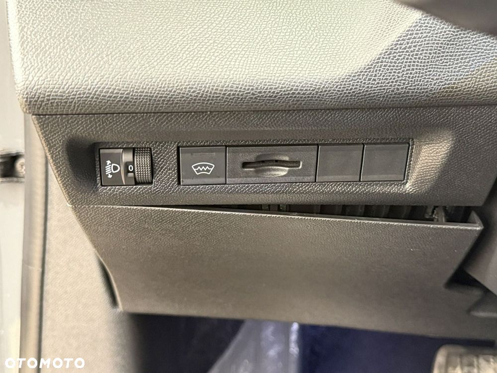 Peugeot 308 BlueHDi 130 EAT8 Allure - 26