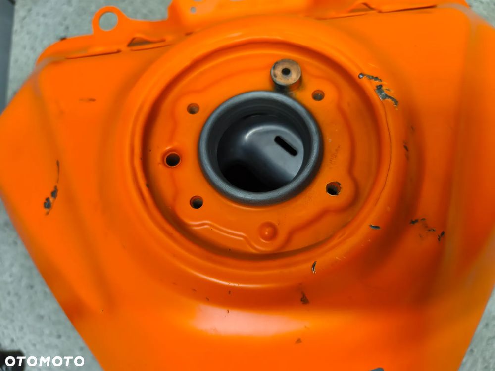 Bak, zbiornik paliwa KTM 390 Duke 24- - 17