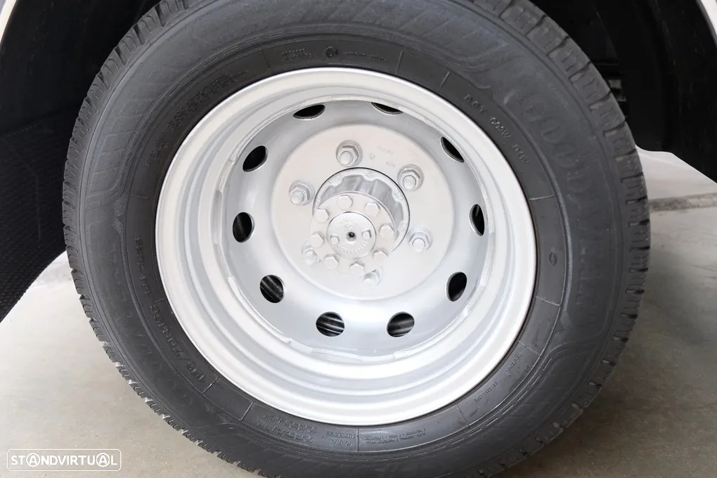 Nissan NT400 3.0DCI 35/13 c/ plataforma Dhollandia - 23
