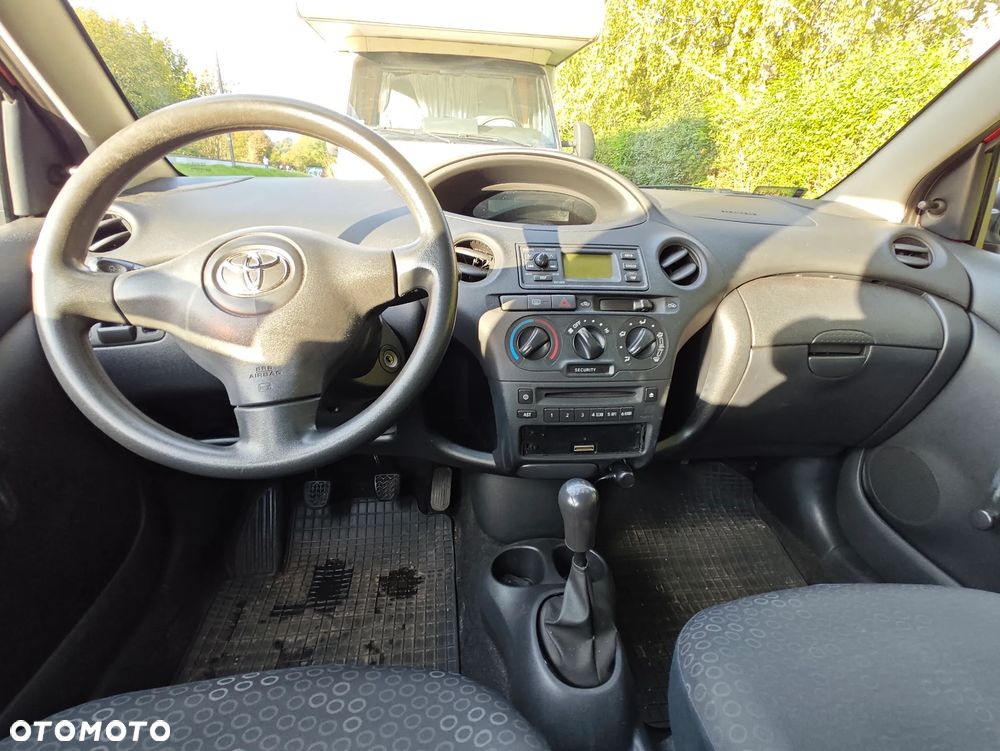 Toyota Yaris 1.3 Terra Plus - 8