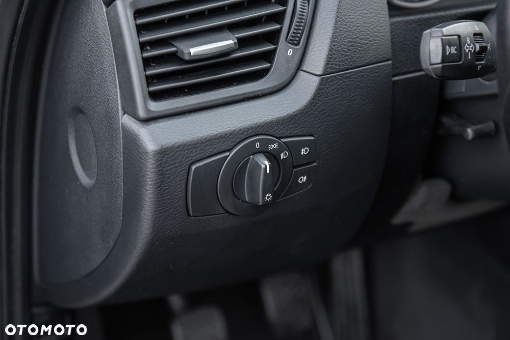 BMW X1 sDrive18d Sport Line - 11