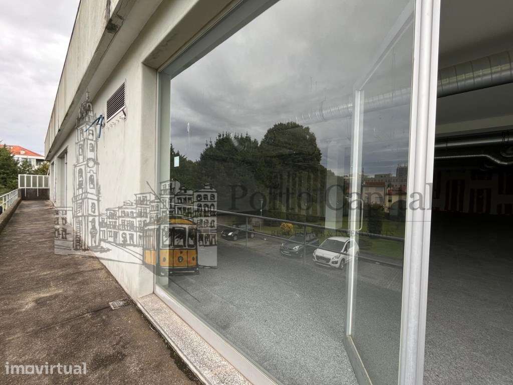 EXCELENTE LOJA PRONTA PARA RESTAURAÇÃO NO CORAÇAO DO PORTO - Grande imagem: 5/20
