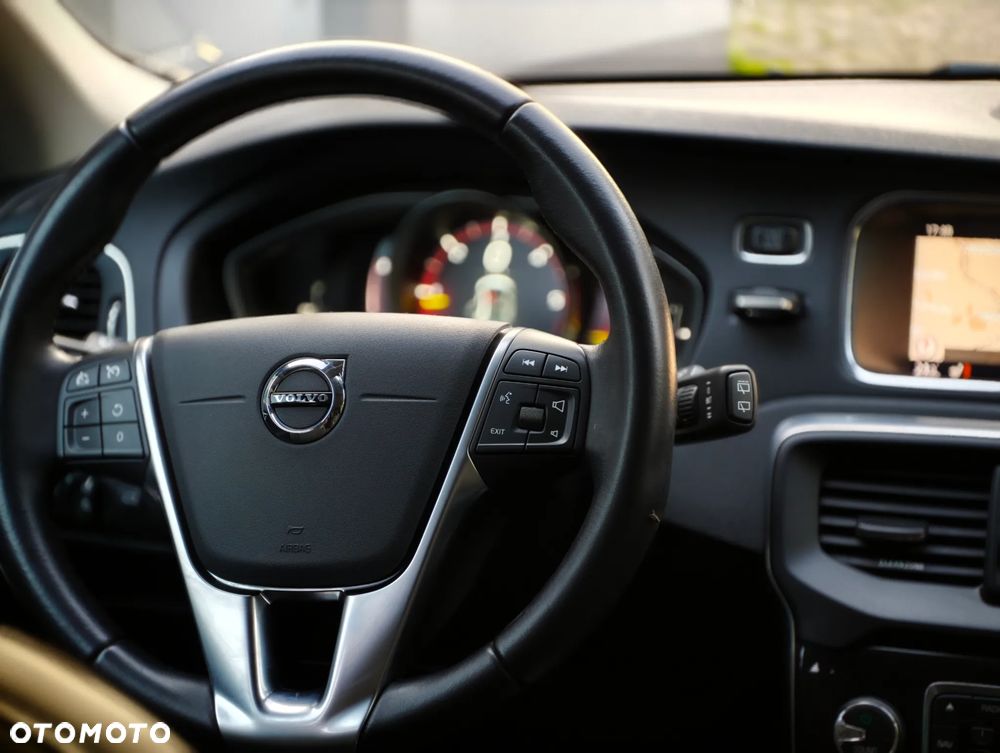 Volvo V40 D2 Momentum - 16