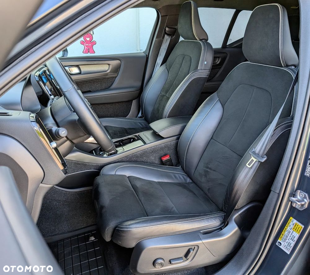 Volvo XC 40 82kWh P8 Recharge AWD Pro - 7