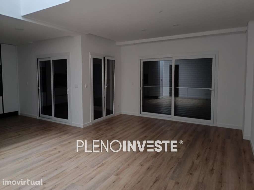 Moradia moderna V4 geminada nova com piscina - Grande imagem: 5/23