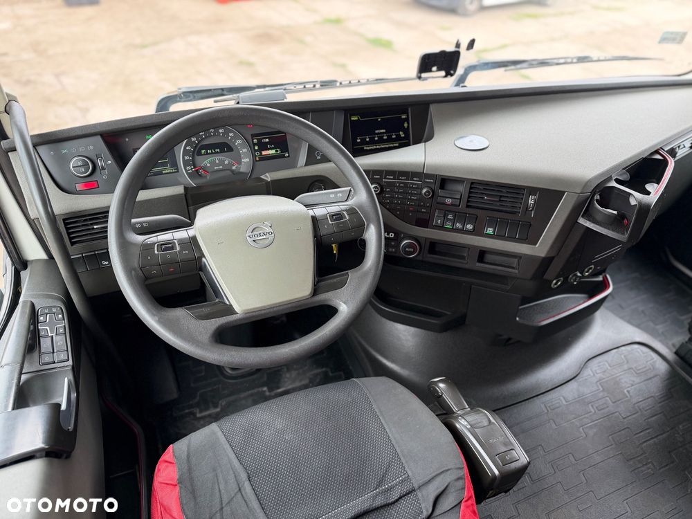 Volvo FH4 / AUTOMAT / POLSKI SALON !! / STANDARD / EURO 6 / 2015 ROK - 28