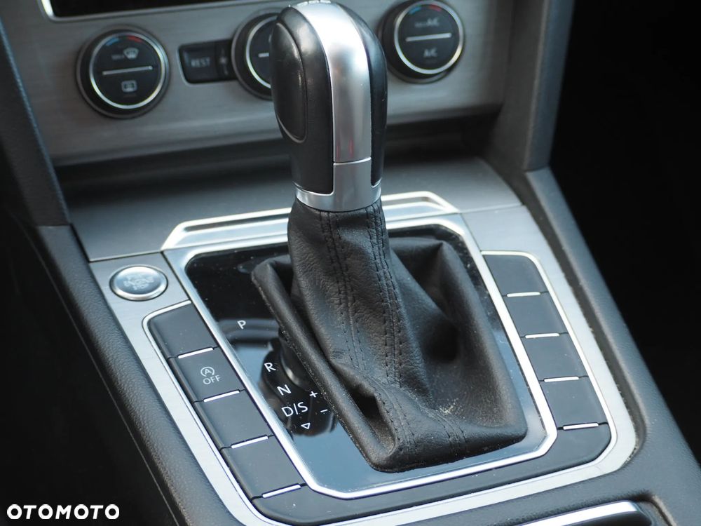 Volkswagen Passat - 19