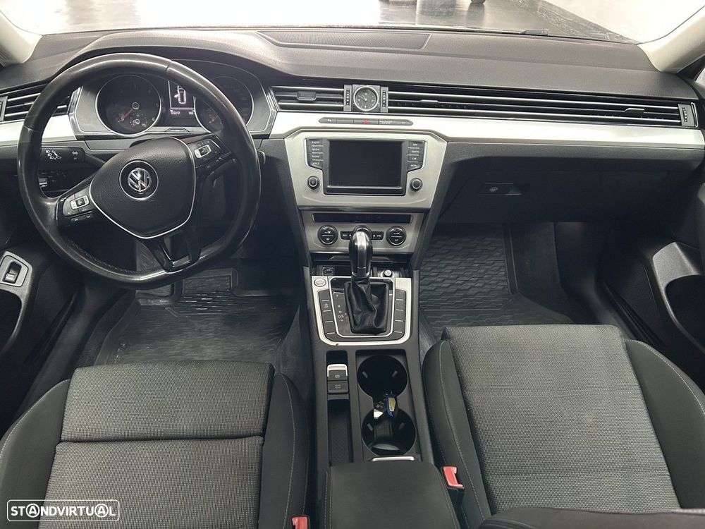 VW Passat Variant 1.6 TDI Confortline DSG - 12