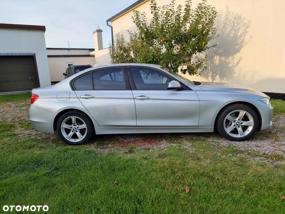 BMW Seria 3 328i xDrive - 9