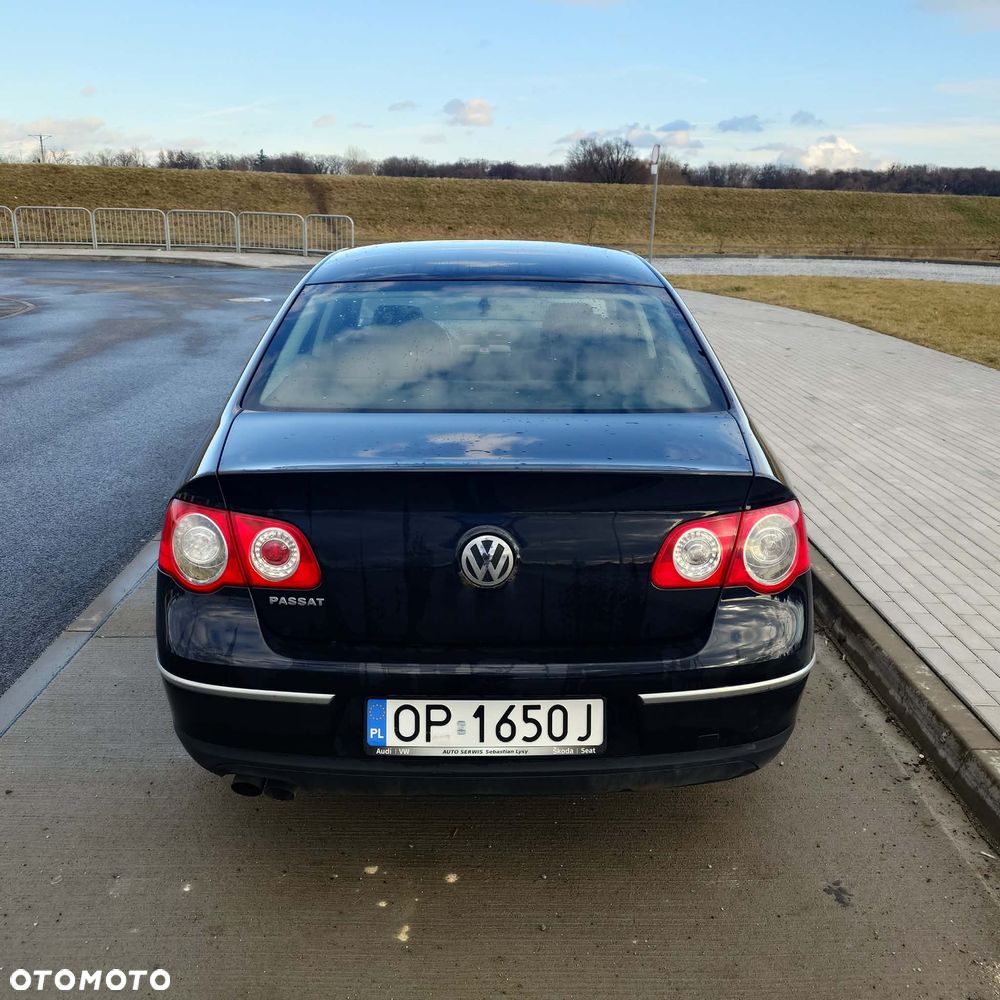 Volkswagen Passat 2.0 FSI Comfortline - 12