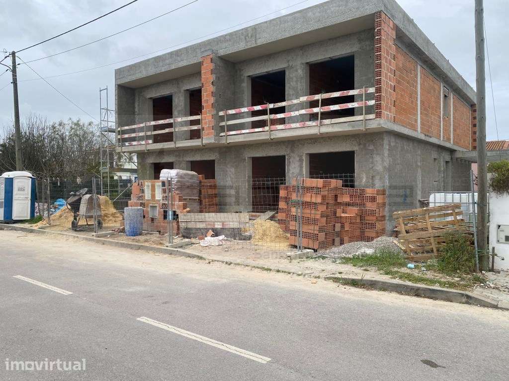 Moradia geminada com piscina e garagem - Grande imagem: 3/9
